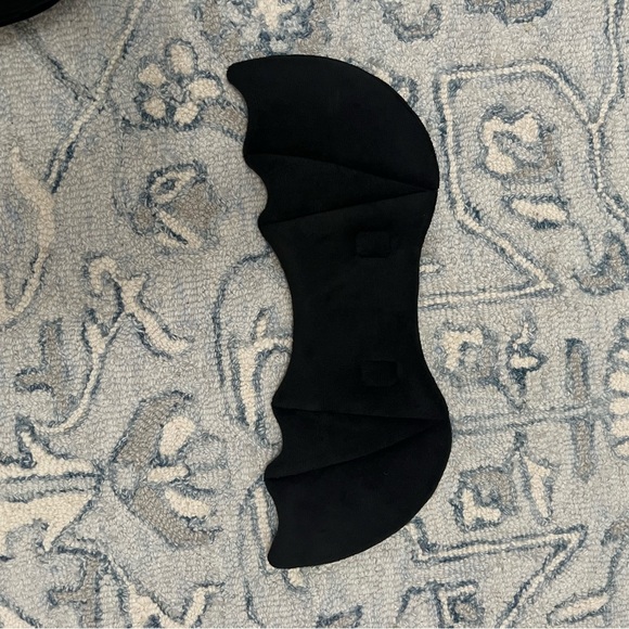 Adorable pottery barn kids Black Bat Baby Costume - Picture 4 of 6